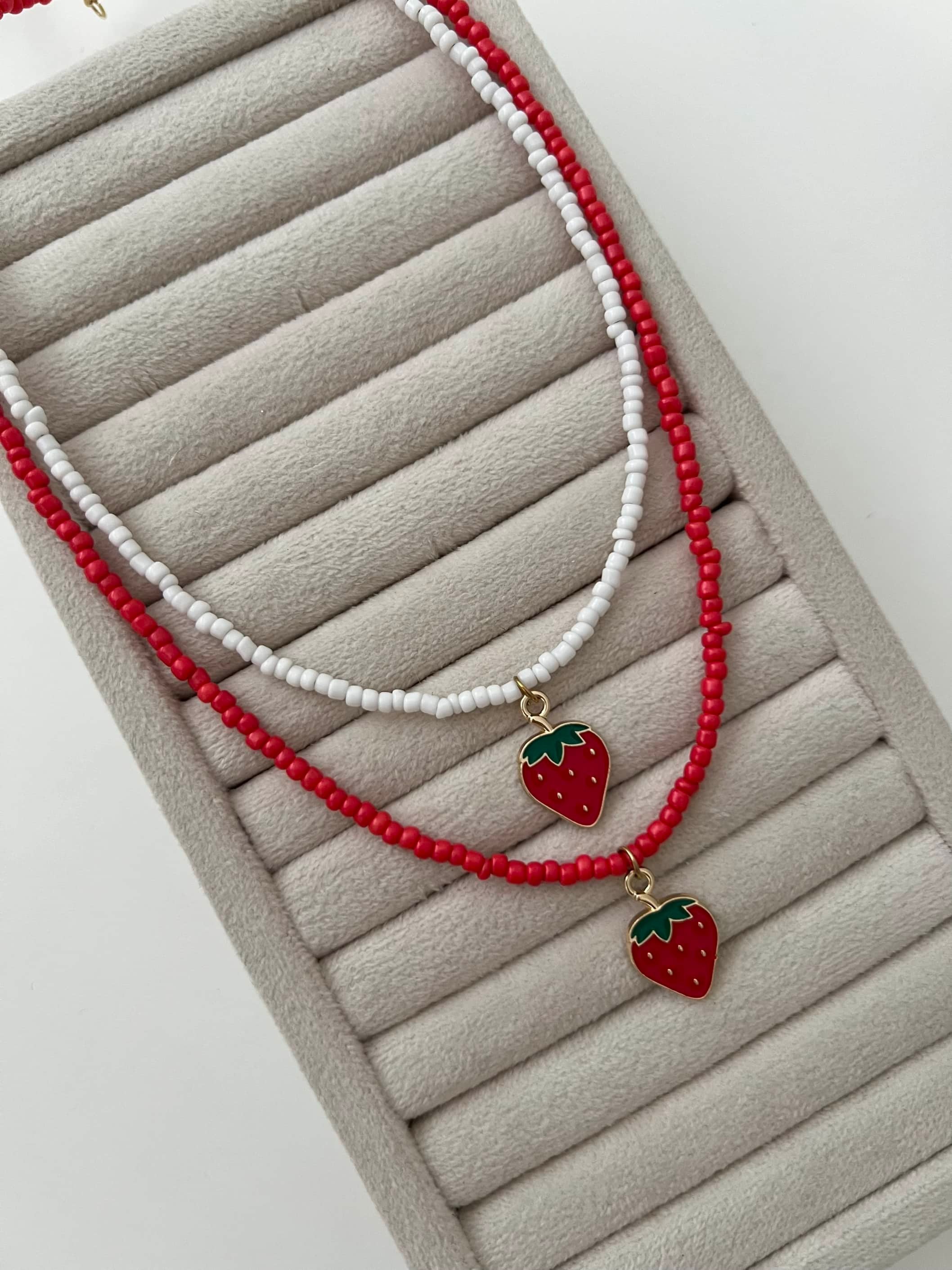 گردنبند منجوقی تابستانه توت فرنگی🍓