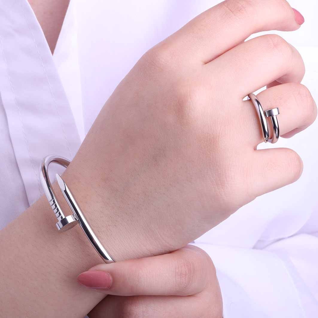 بنگل نقره ای کارتیر طرح میخ